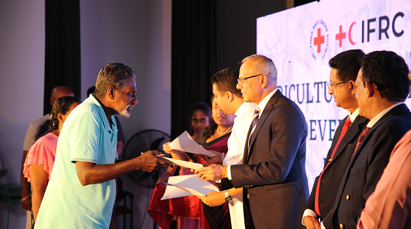 කොළඹ කෘෂි ව්‍යවසායකයින්ට, රතු කුරුසයෙන් මිලියන 45ක ආධාර