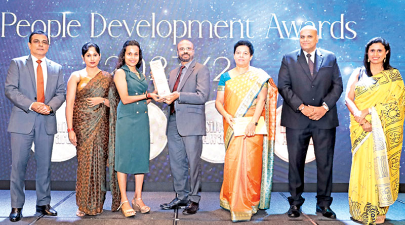 SLITAD සම්මාන උලෙළේදී HNB ජෙනරල් ඉන්ෂුවරන්ස් රිදියෙන් පිදුම් ලබයි