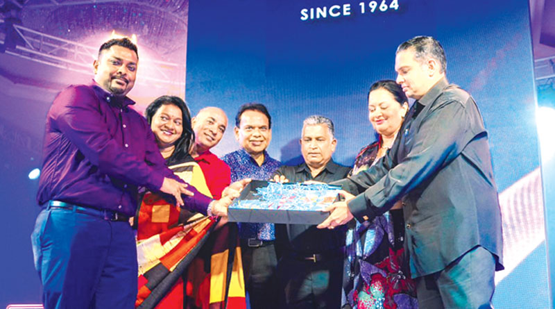 Zellers ප්‍රිමියම් චොක්ලට් දැන් වෙළඳපොළේ