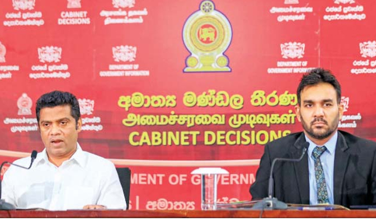 සමහර දේශපාලකයන්ට ජනාධිපති අරමුදලින් එකපාර කෝටියකටත් වැඩිය ගෙවලා