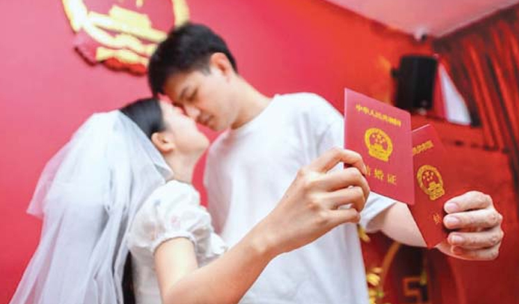 චීනයේ නව විවාහ ලියාපදිංචිය පහත වැටෙයි