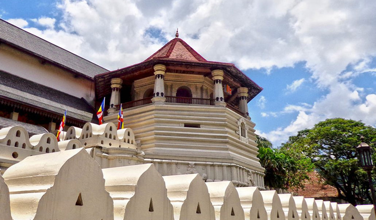 ශ්රී දළදා මාලිගාවේ දියවඩන නිලමේ තෝරන්න දැඩි උණුසුමක් ශ්රී දළදා මාලිගාවේ දියවඩන නිලමේ තෝරන්න දැඩි උණුසුමක්