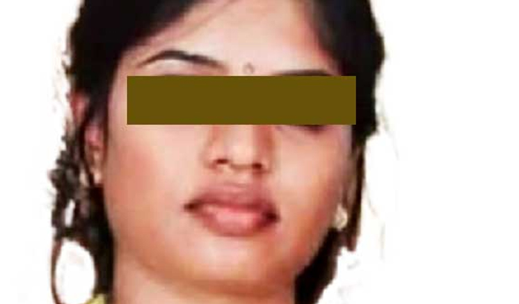 චාවකච්චේරී සහකාර ප්‍රාදේශීය ලේකම්වරිය සිරුරට ගිනි තබා ගෙන දිවි නසා ගනී
