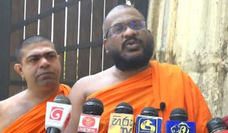 මම දන්නවා පාස්කු ප්රහාරයේ මහමොළකාරයා – ඥානසාර හිමි මම දන්නවා පාස්කු ප්රහාරයේ මහමොළකාරයා – ඥානසාර හිමි