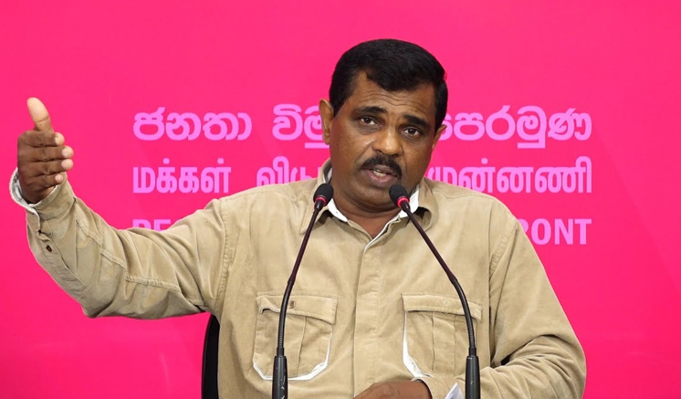මුණගැහෙන ශාලාවට ඉබ්බෙක් දාලා රැළ පිටින්ම වැලිකඩ යවනවා