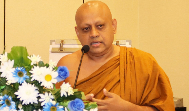 ඉන්ධන ඕඩර් කරන්න එපා කියලා ඡන්දෙට කළින් දොඩම්පහළ භික්ෂුව රනිල්ට කියලා