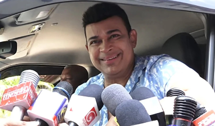 දේශබන්දු හැංගිලා ඉන්නෙ ලොකු දේශපාලකයෙකුගේ ගෙදර දේශබන්දු හැංගිලා ඉන්නෙ ලොකු දේශපාලකයෙකුගේ ගෙදර