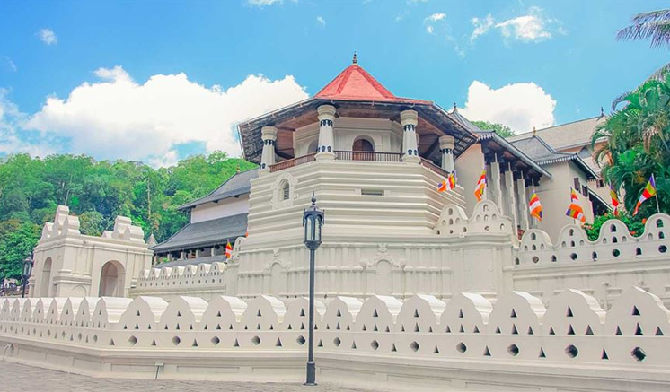සිරි දළදා වන්දනාව අදින් ඇරඹෙයි සිරි දළදා වන්දනාව අදින් ඇරඹෙයි