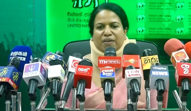 ඇත්තටම සඳමාලිට ගැහුවේ කවුද ? – සඳමාලි මාධ්‍යයටම ඇවිත් කියපු කතාව