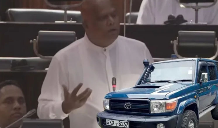 “ඇයි මට මෙහෙම කරන්නේ” ජගත් පාර්ලිමේන්තුවේ හඬා වැටෙයි.!
