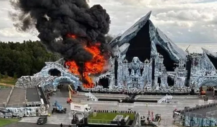 ලෝකයේම අවධානය දිනූ Tomorrowland සංගීත වේදිකාව ගිනිගනී