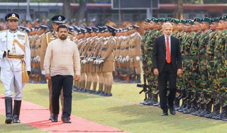 දූෂිත පොලිස් නිල­ධා­රීන්ට ජන­ප­ති­ගෙන් රතු එළි­යක්