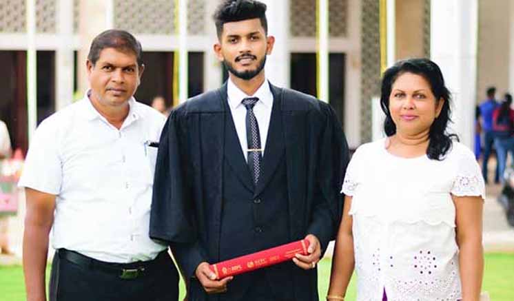 කුඩු සමග හසුවූ විදුහල්පතිගේ මාලිමා මන්ත්‍රී බිරිඳ කොස්ගොඩ සුජීගේ ඥාතිවරියක්