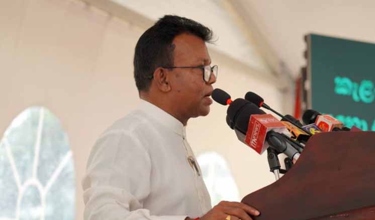 මඩ ගහන්නේ සෝදුපත් නොබලපු පොතකට