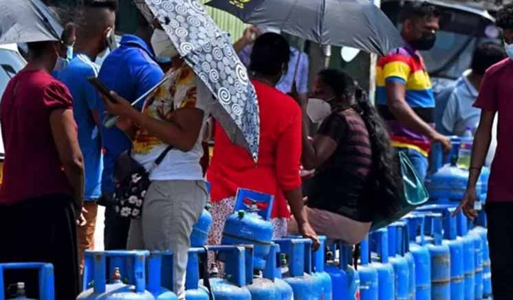 ගෑස් පෝලිම්වල මිනිස්සු මැරුණු යුගය දැන් නැහැ.. ඒ ගැන සතුටු වෙන්න