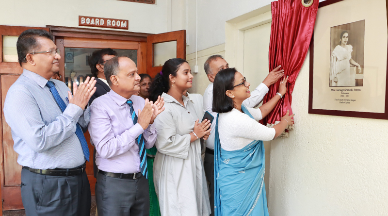 ජාතික ගුවන්විදුලිය ප්රථම විරිඳු ගායිකා ශ්රීමතී පෙරේරා මහත්මියගේ මෙහෙවර ඇගයයි ජාතික ගුවන්විදුලිය ප්රථම විරිඳු ගායිකා ශ්රීමතී පෙරේරා මහත්මියගේ මෙහෙවර ඇගයයි